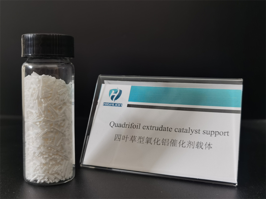 Quadralobe extrudate alumina catalyst carrier